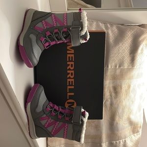 Snow boots very warm and comfortable